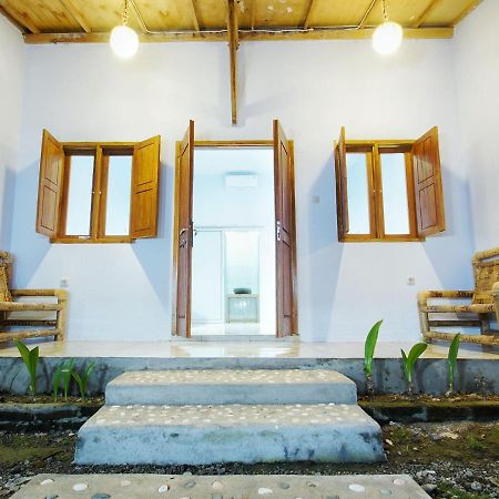 Sentul Hostel Kuta  Kültér fotó